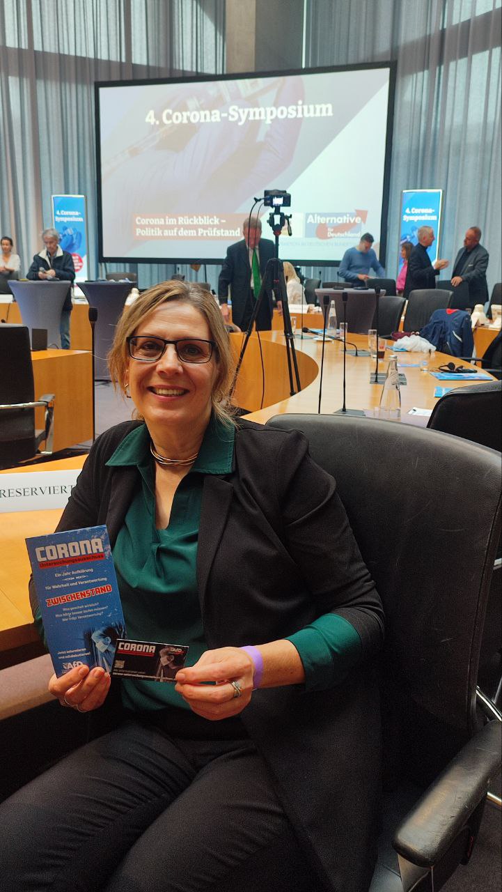 Claudia auf dem 4. Corona-Symposium